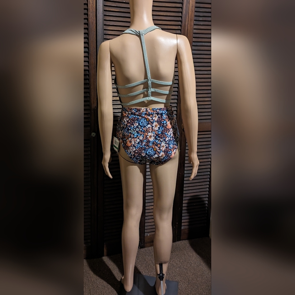 Swimsuit - Picture 2 of 3